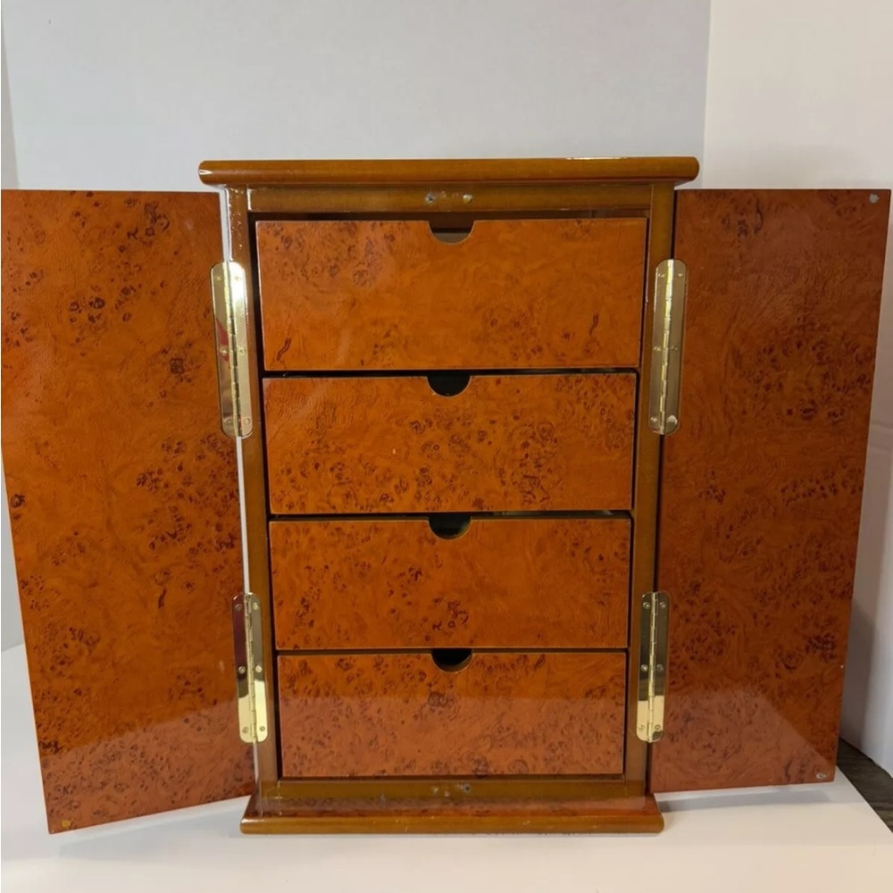 Thomas Pacconi men’s chest